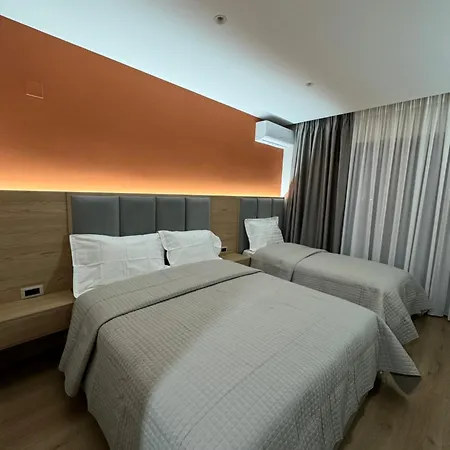 酒店 莱尼达斯酒店 4*