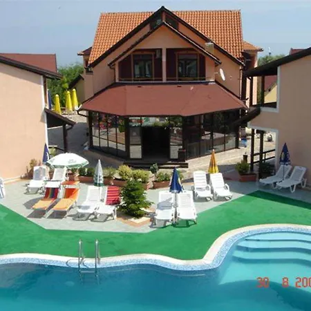 莱尼达斯酒店 酒店