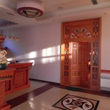 莱尼达斯酒店 4* Udenisht