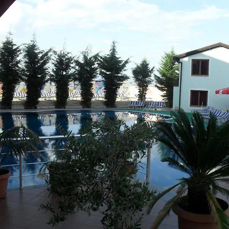 莱尼达斯酒店 酒店