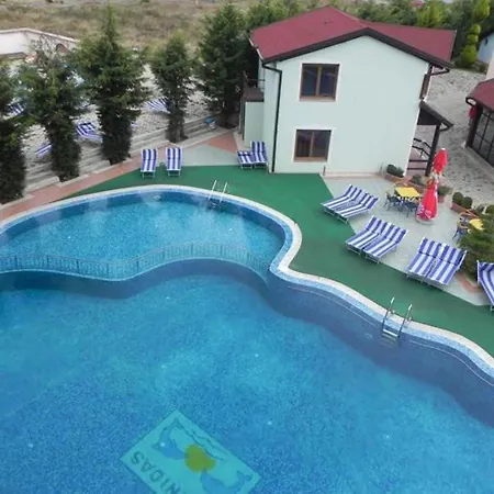 酒店 莱尼达斯酒店 4*