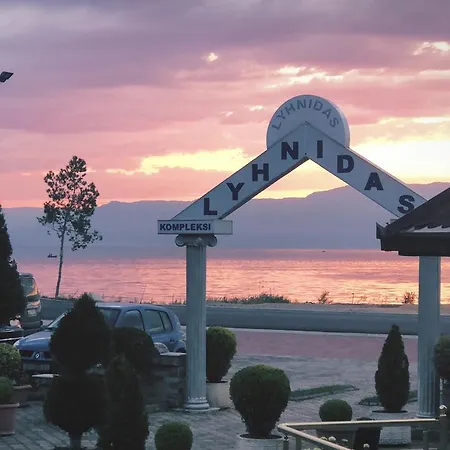 莱尼达斯酒店 4*