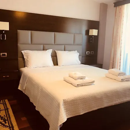 莱尼达斯酒店 Udenisht